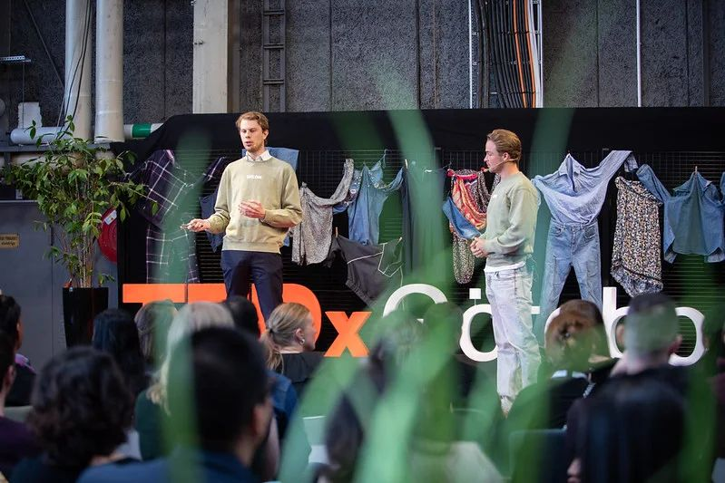Gustav Karlsson and Jakob Kvanvig presenting Weon on stage